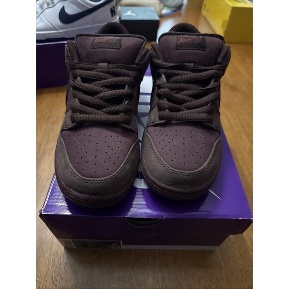 Size 9.5 - Nike Dunk Premium SB Low City of Love Collection - Burgundy Crush - Picture 1 of 8